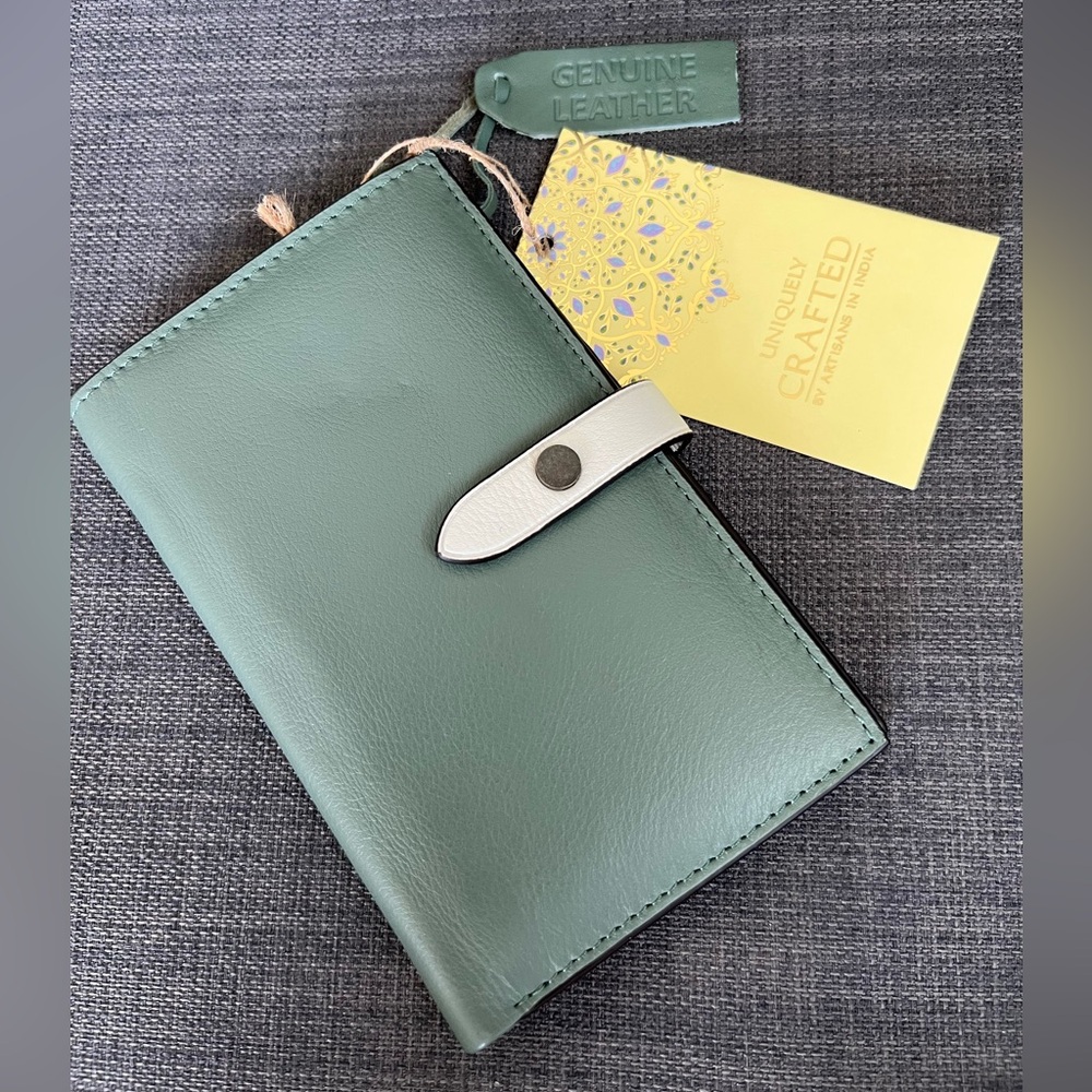 NWT TWO FOLD WALLET ORGANIZER INDIA LEATHER